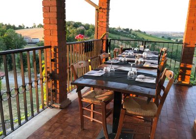 Ristorante con terrazza estiva a Bologna